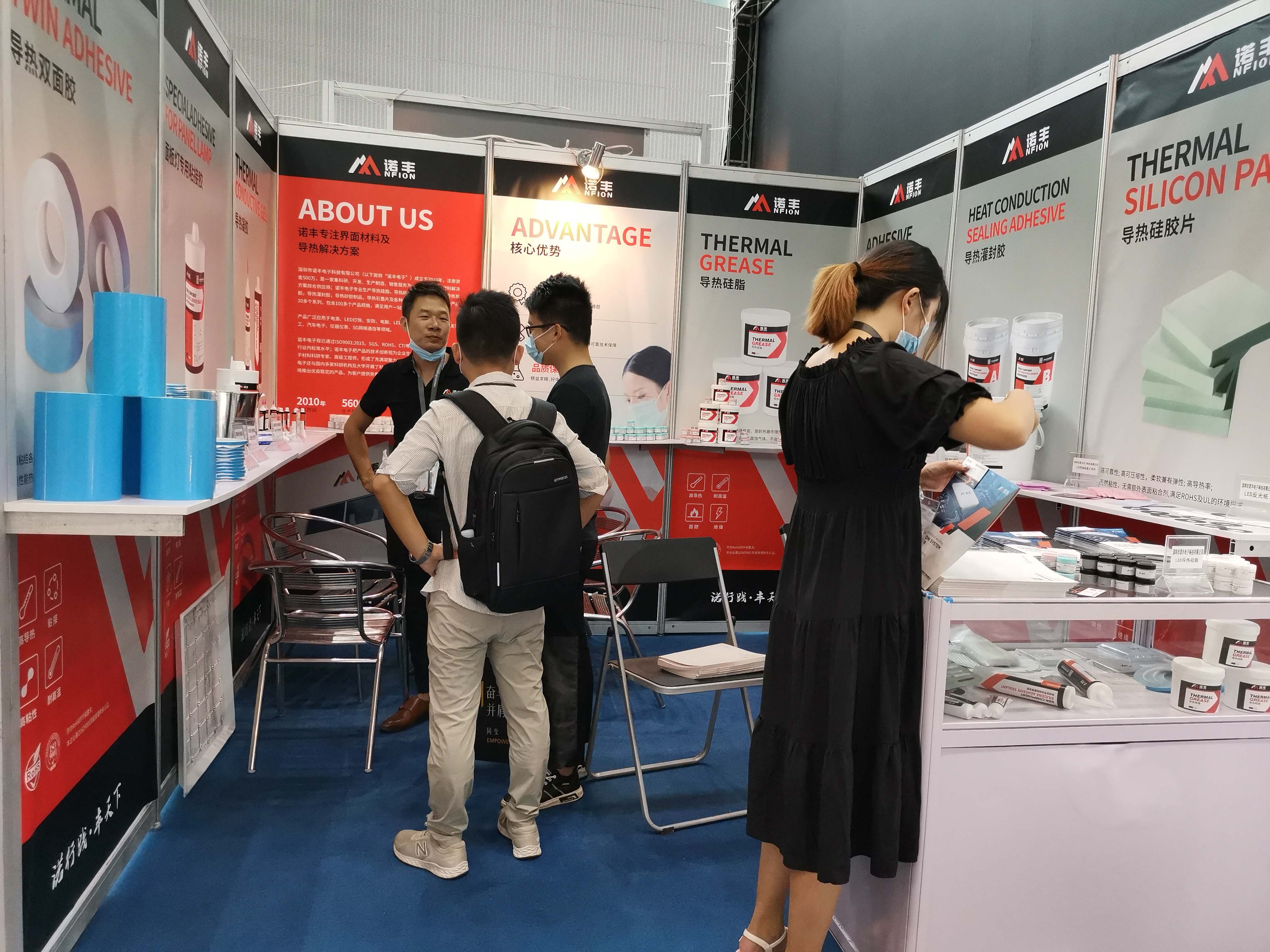 2020光亚展，J9官网工作人员接待客户